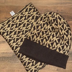 Michael Kor’s hat and scarf set